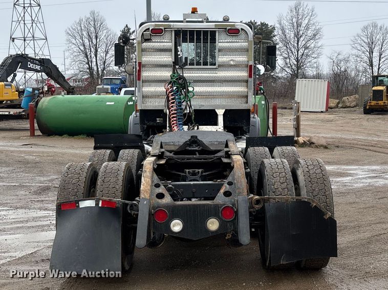 image for item FG0218 2004 Kenworth T800B semi truck