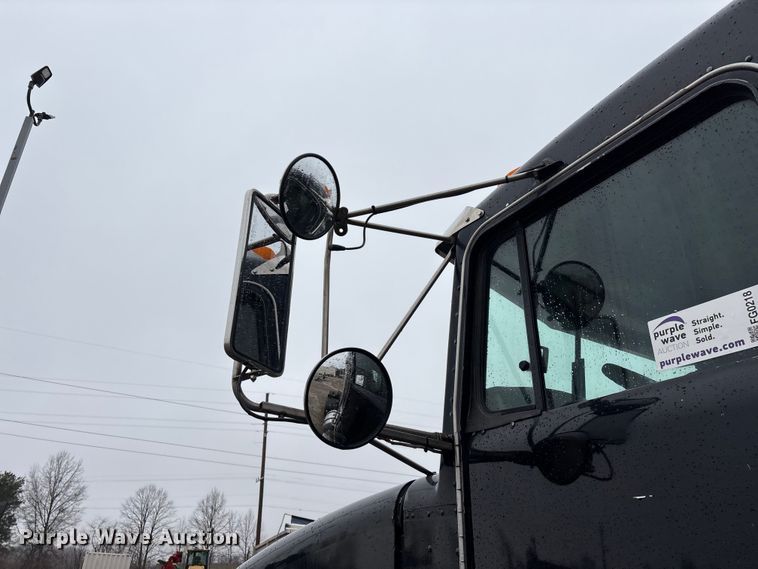 image for item FG0218 2004 Kenworth T800B semi truck