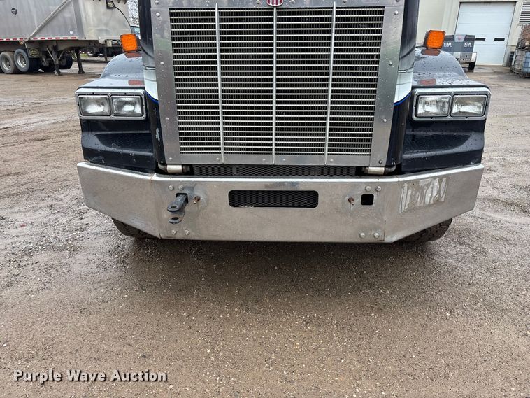 image for item FG0218 2004 Kenworth T800B semi truck