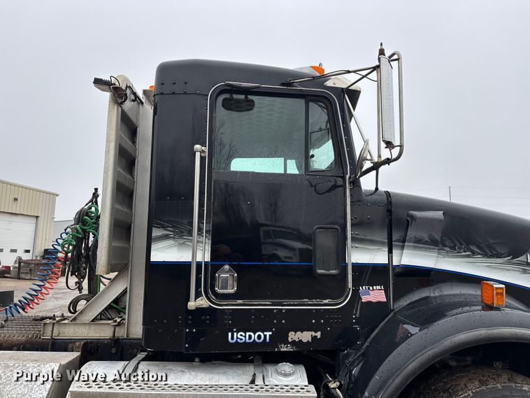 image for item FG0218 2004 Kenworth T800B semi truck