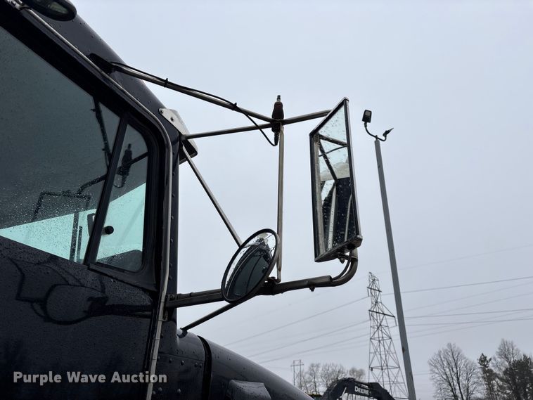 image for item FG0218 2004 Kenworth T800B semi truck