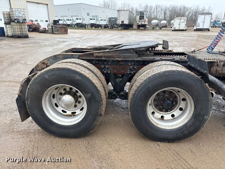 image for item FG0218 2004 Kenworth T800B semi truck