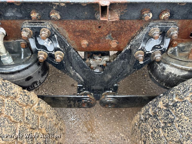 image for item FG0218 2004 Kenworth T800B semi truck