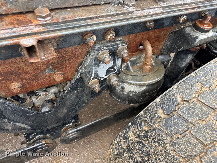 image for item FG0218 2004 Kenworth T800B semi truck