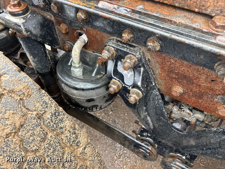 image for item FG0218 2004 Kenworth T800B semi truck