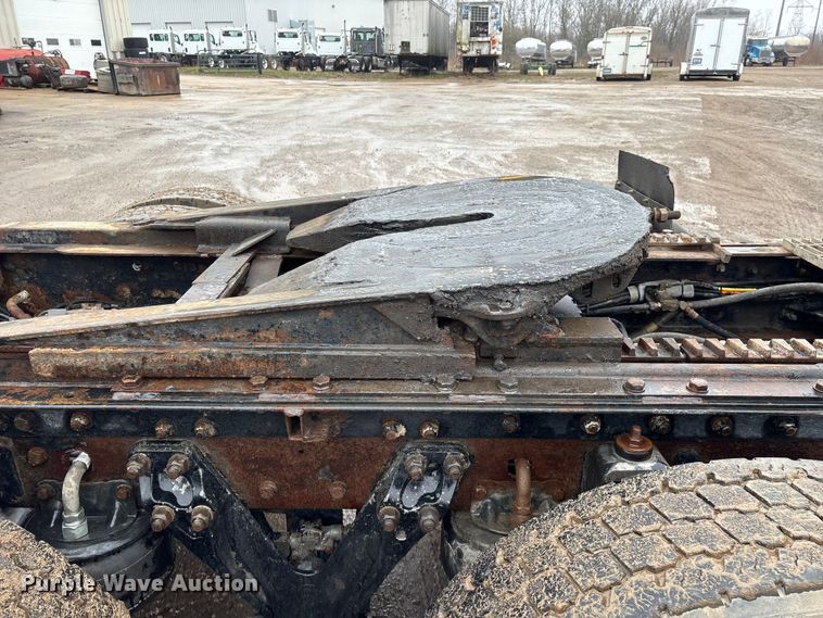 image for item FG0218 2004 Kenworth T800B semi truck