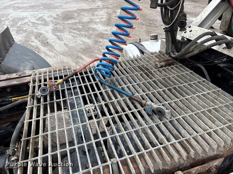 image for item FG0218 2004 Kenworth T800B semi truck