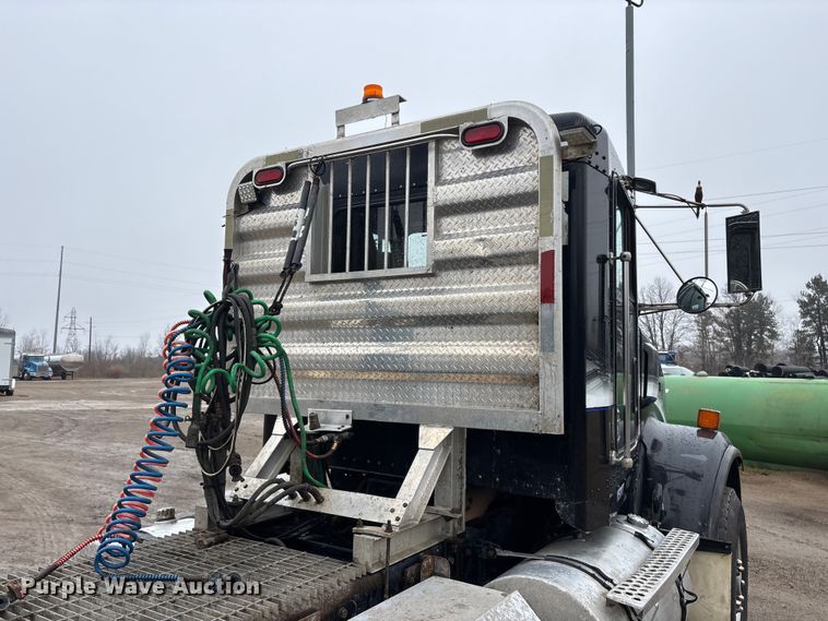 image for item FG0218 2004 Kenworth T800B semi truck