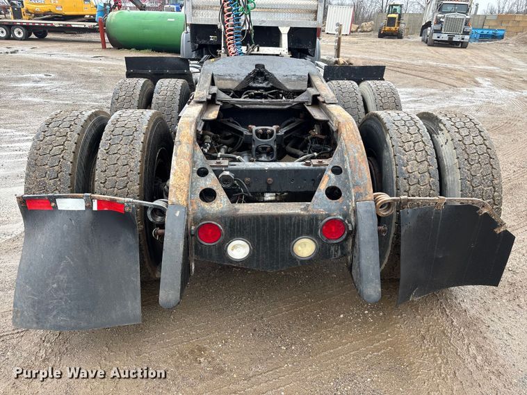 image for item FG0218 2004 Kenworth T800B semi truck