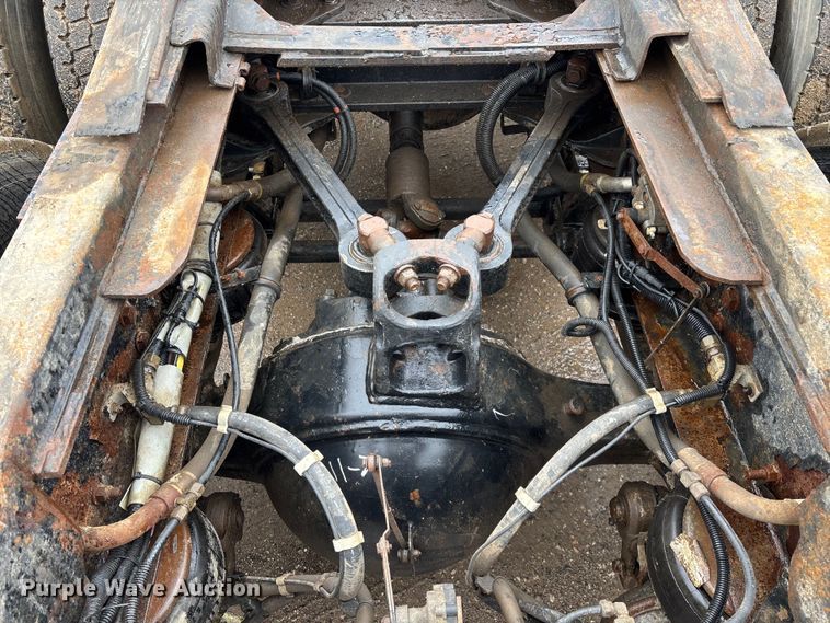 image for item FG0218 2004 Kenworth T800B semi truck