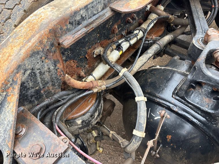 image for item FG0218 2004 Kenworth T800B semi truck