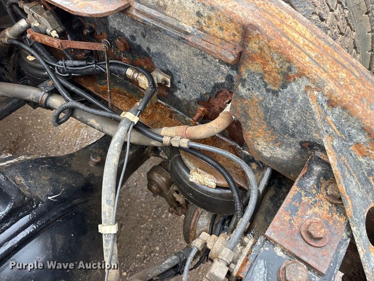 image for item FG0218 2004 Kenworth T800B semi truck