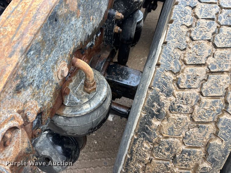 image for item FG0218 2004 Kenworth T800B semi truck