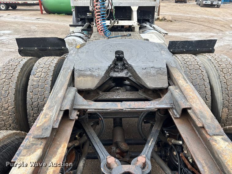 image for item FG0218 2004 Kenworth T800B semi truck