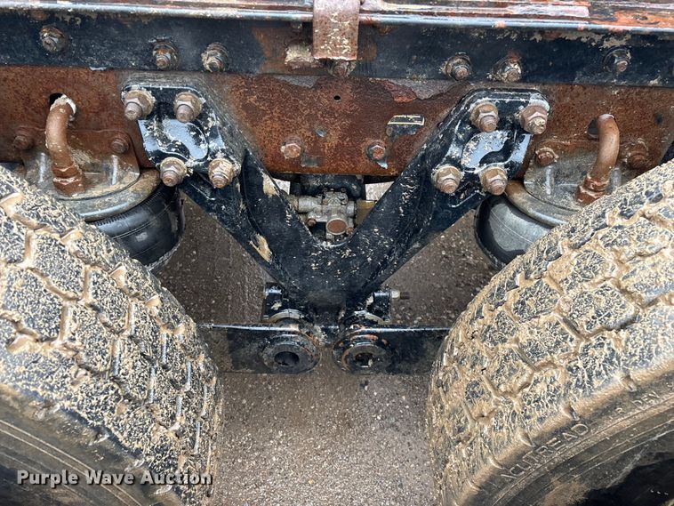 image for item FG0218 2004 Kenworth T800B semi truck