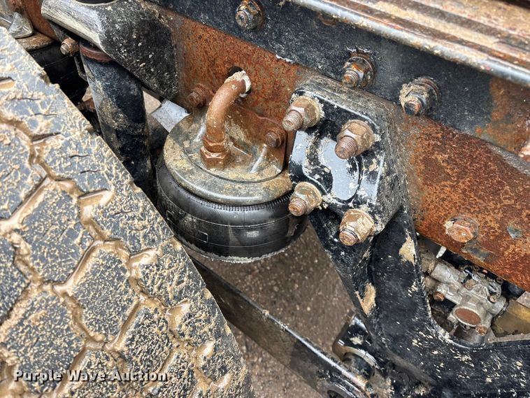 image for item FG0218 2004 Kenworth T800B semi truck