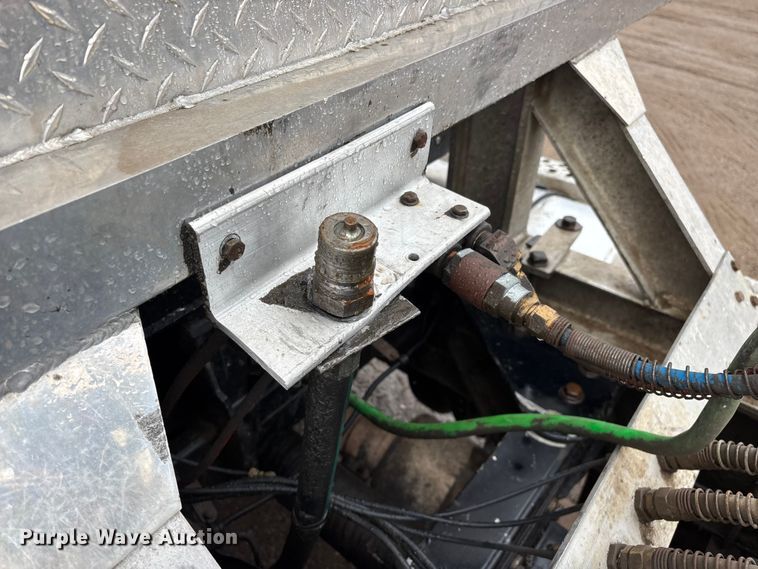 image for item FG0218 2004 Kenworth T800B semi truck