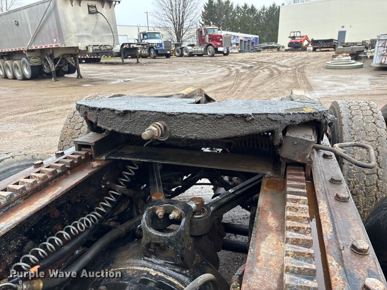 image for item FG0218 2004 Kenworth T800B semi truck