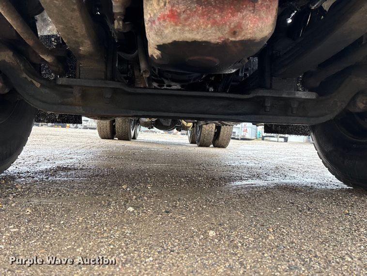 image for item FG0218 2004 Kenworth T800B semi truck