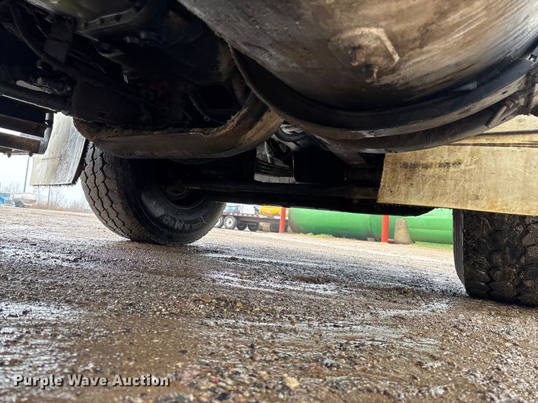 image for item FG0218 2004 Kenworth T800B semi truck