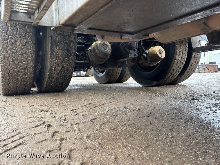 image for item FG0218 2004 Kenworth T800B semi truck