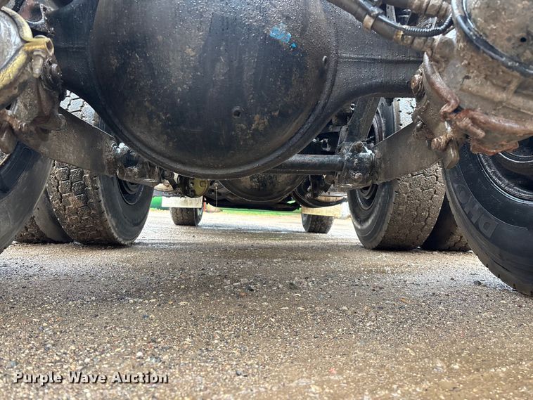 image for item FG0218 2004 Kenworth T800B semi truck