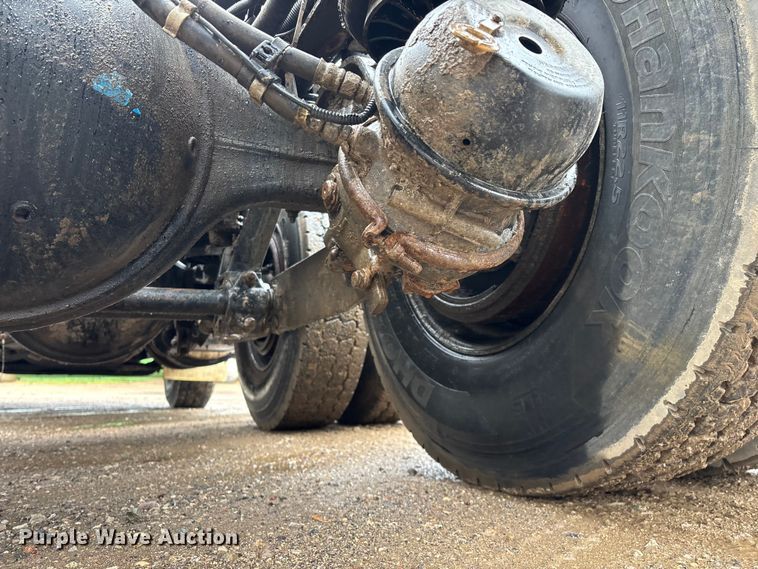 image for item FG0218 2004 Kenworth T800B semi truck