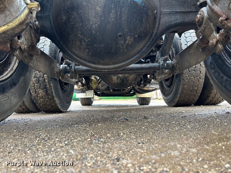 image for item FG0218 2004 Kenworth T800B semi truck