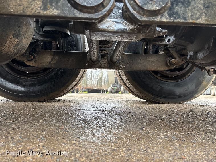 image for item FG0218 2004 Kenworth T800B semi truck