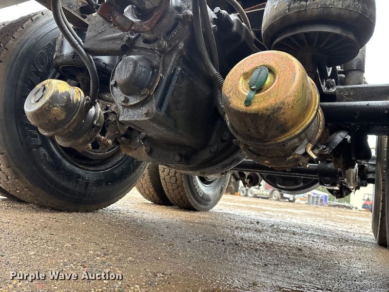 image for item FG0218 2004 Kenworth T800B semi truck