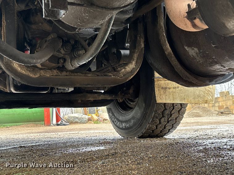 image for item FG0218 2004 Kenworth T800B semi truck