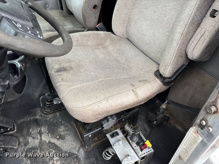 image for item FG0218 2004 Kenworth T800B semi truck