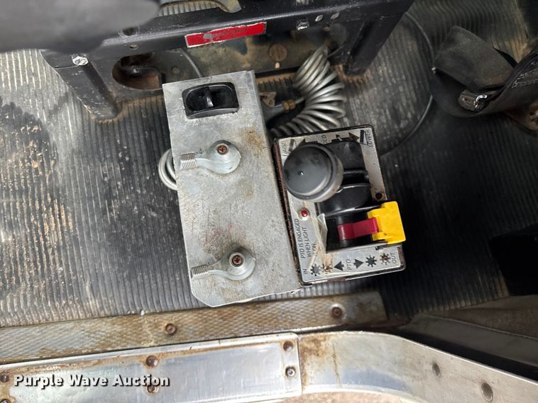 image for item FG0218 2004 Kenworth T800B semi truck