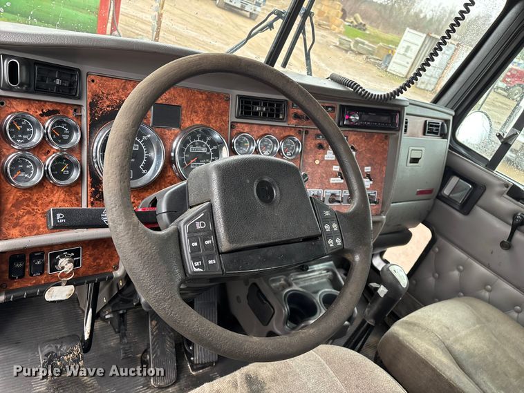 image for item FG0218 2004 Kenworth T800B semi truck