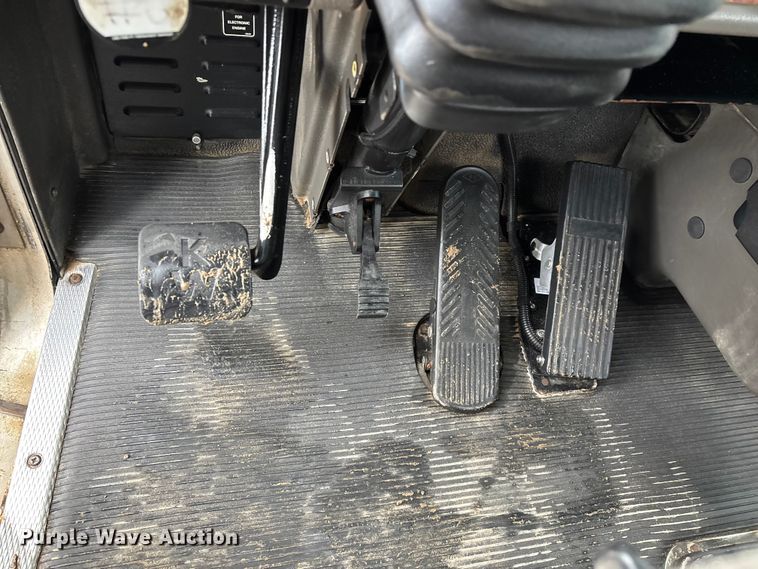 image for item FG0218 2004 Kenworth T800B semi truck