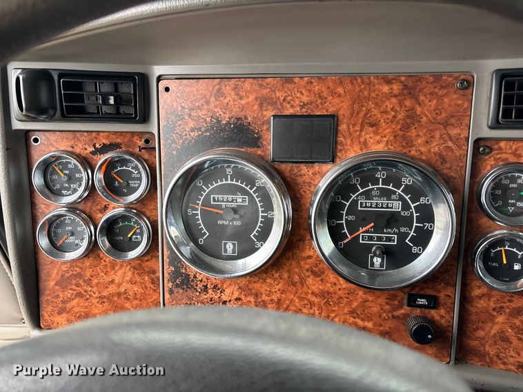 image for item FG0218 2004 Kenworth T800B semi truck