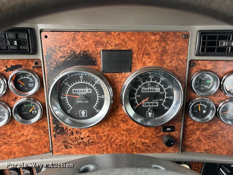 image for item FG0218 2004 Kenworth T800B semi truck