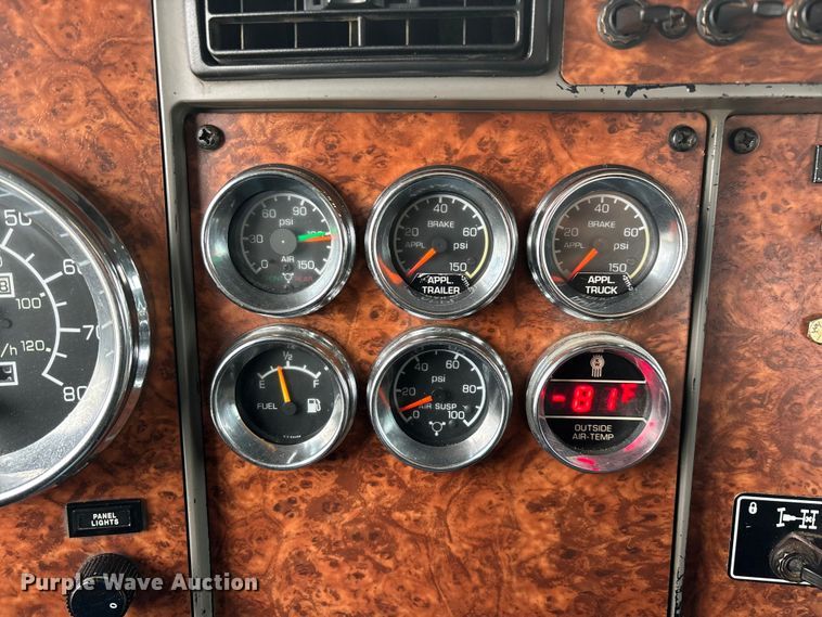 image for item FG0218 2004 Kenworth T800B semi truck