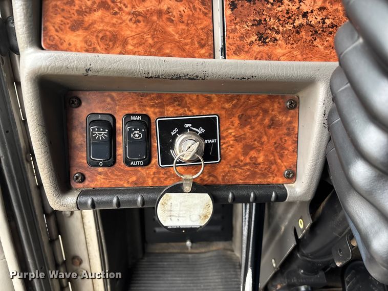 image for item FG0218 2004 Kenworth T800B semi truck