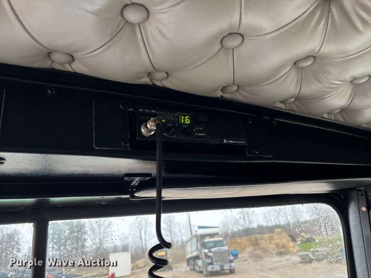 image for item FG0218 2004 Kenworth T800B semi truck