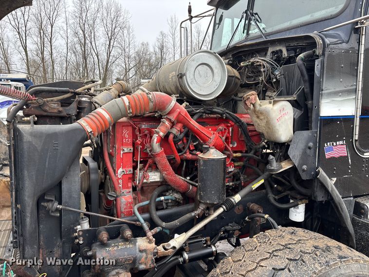 image for item FG0218 2004 Kenworth T800B semi truck