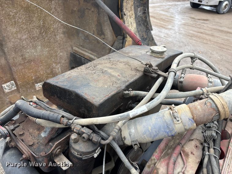 image for item FG0218 2004 Kenworth T800B semi truck