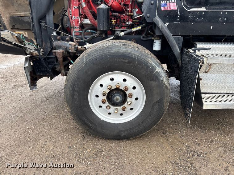 image for item FG0218 2004 Kenworth T800B semi truck