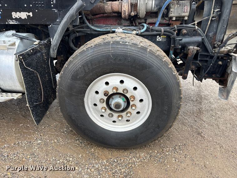 image for item FG0218 2004 Kenworth T800B semi truck