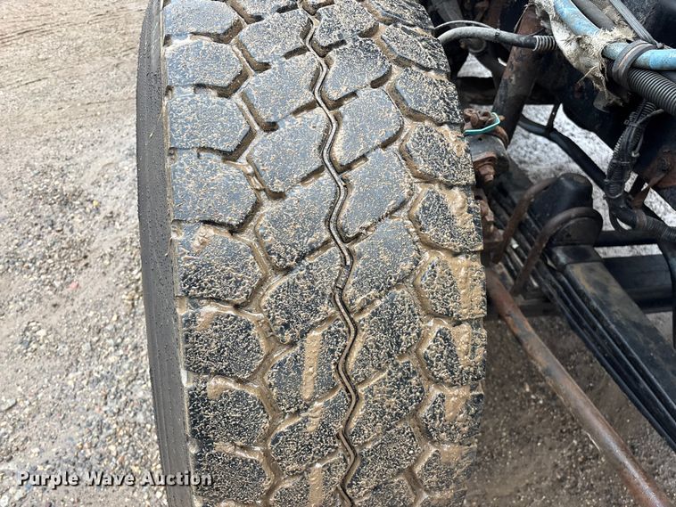 image for item FG0218 2004 Kenworth T800B semi truck