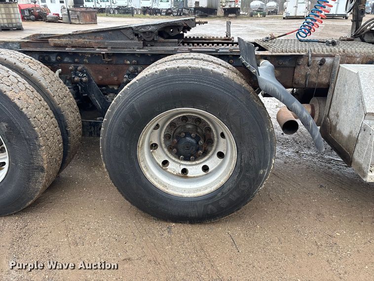 image for item FG0218 2004 Kenworth T800B semi truck