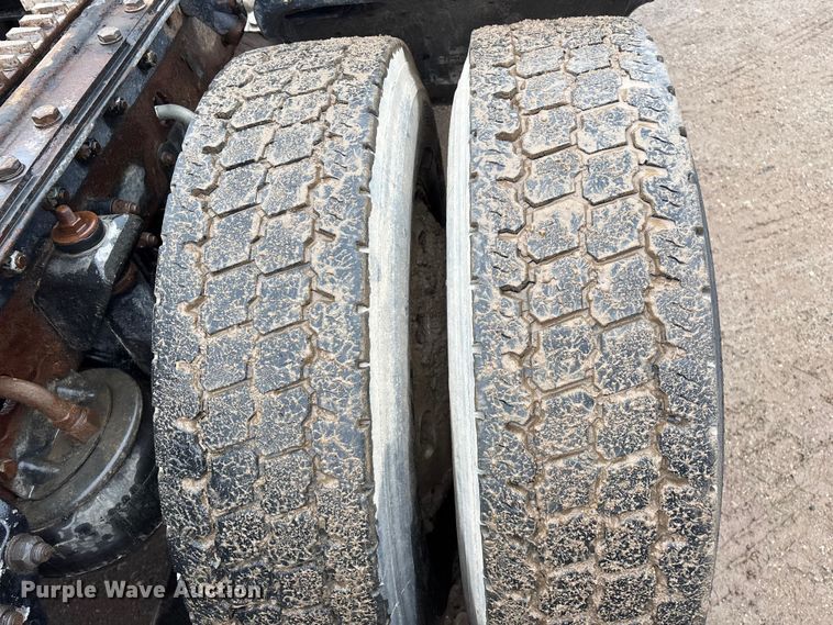 image for item FG0218 2004 Kenworth T800B semi truck