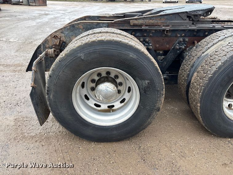 image for item FG0218 2004 Kenworth T800B semi truck