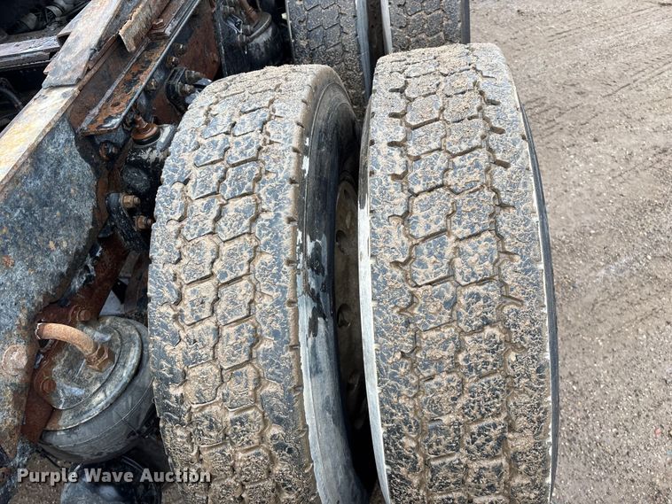 image for item FG0218 2004 Kenworth T800B semi truck