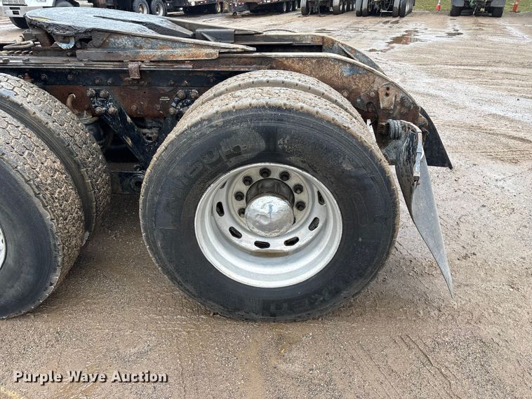 image for item FG0218 2004 Kenworth T800B semi truck